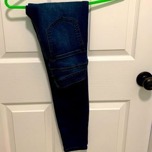 NWOT GUESS Skinny Jeans